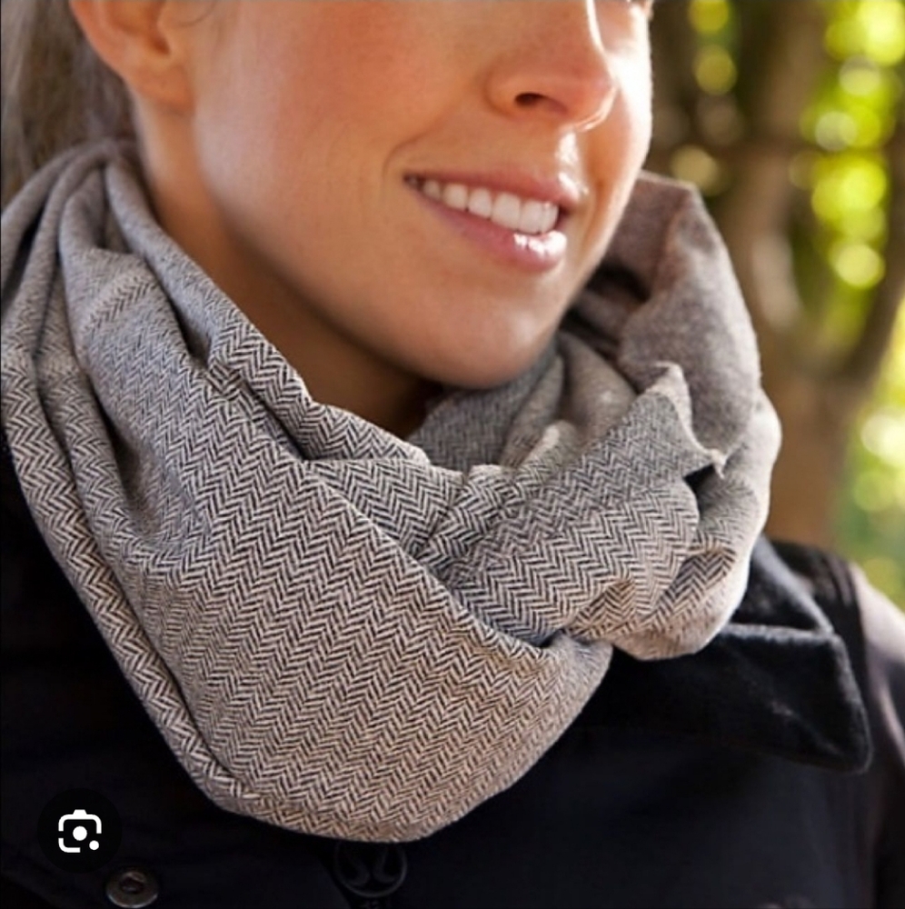 lululemon athletica Gray Herringbone Scarf